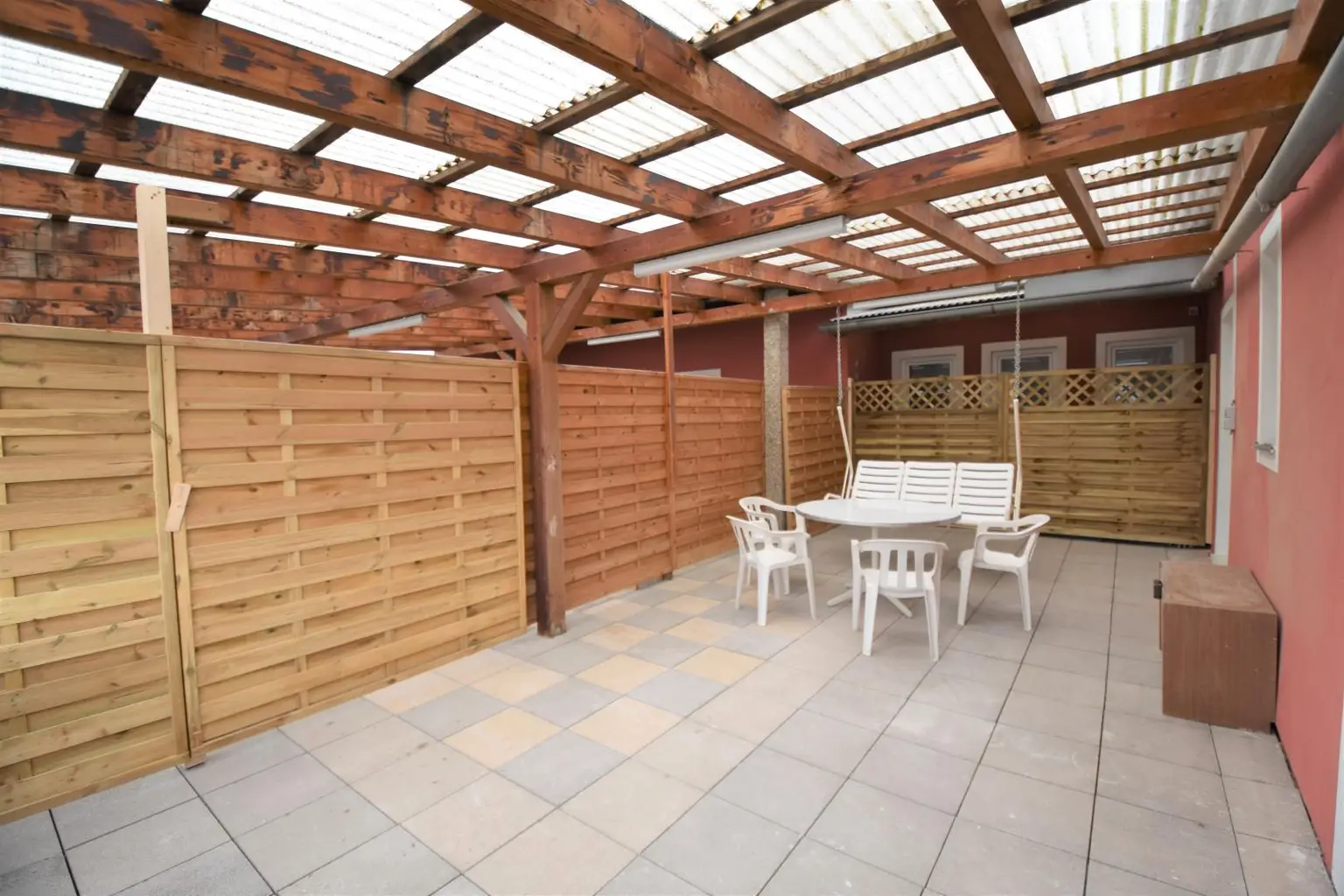 Renovierte und geräumige 3-Zimmer Wohnung mit Terrasse