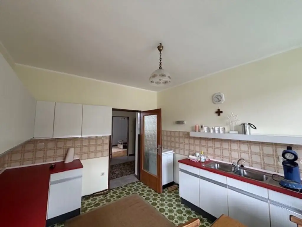 Winden am See - Einfamilienhaus mit Nebengebäuden am Fuße des Leithageb.