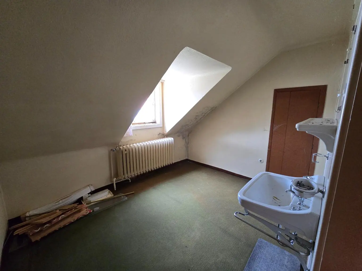 Großes Haus mit Entwicklungspotenzial in Mönichkirchen / ehemaliges Hotel