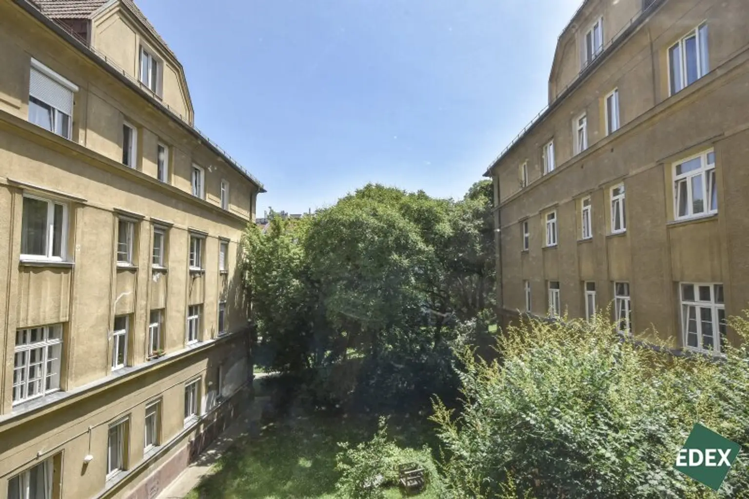 Altbauwohnung mit 2 Zimmern & Sanierungsbedarf – perfekt für kreative Eigennutzer