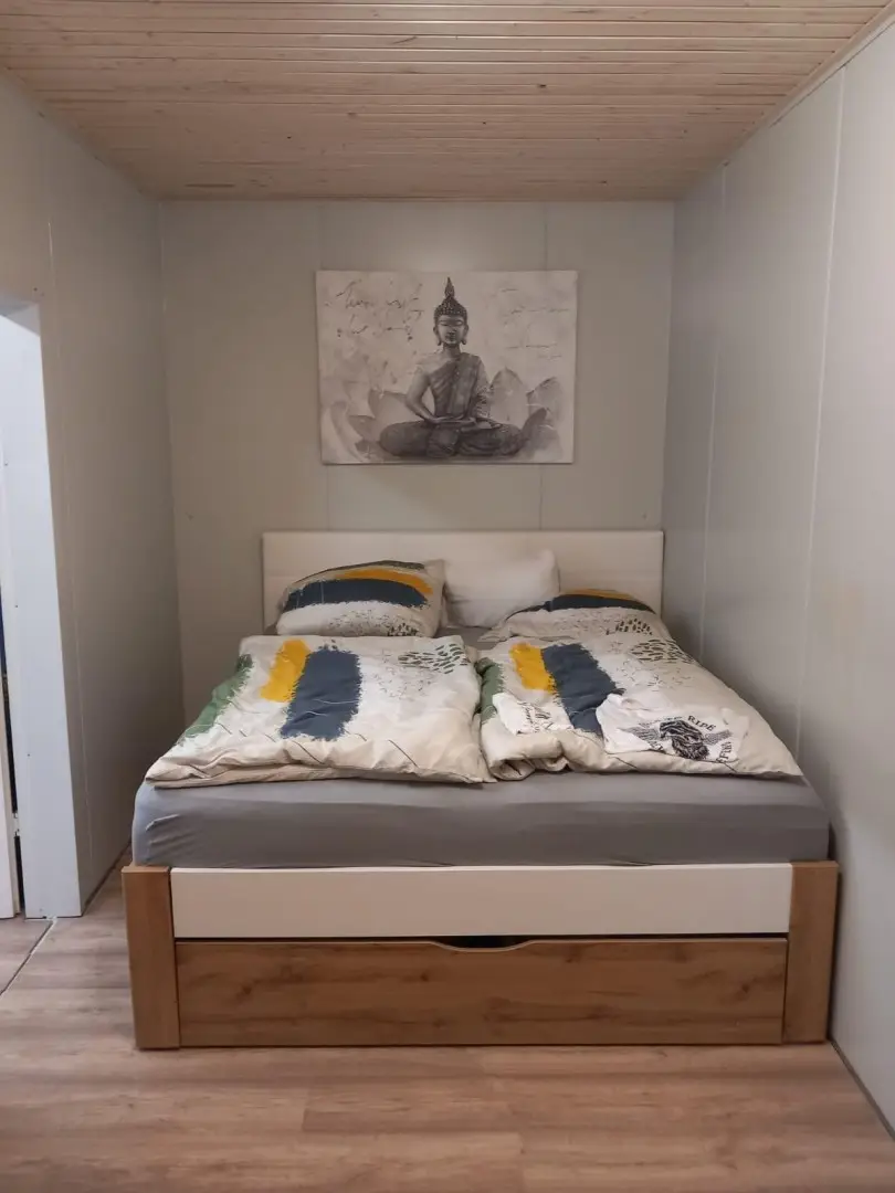 Schlafzimmer mit Schrankraum