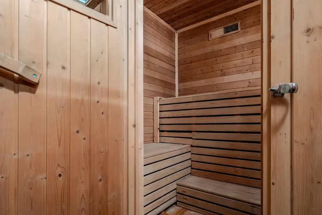 Einzigartiger Bungalow mit Wellnessbereich, Pool und großem Grundstück in ruhiger Wohnlage