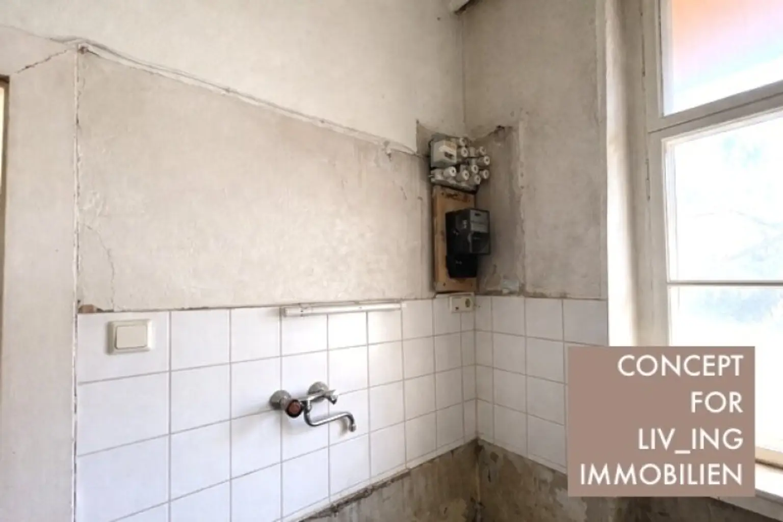 4 Zimmer Altbauflair in Altwiener Fuhrwerkerhaus. 88m2. Idyllischer Allgemeingarten. Sanierungsbedarf. Nahe Schloss Schönbrunn &Hietzing.