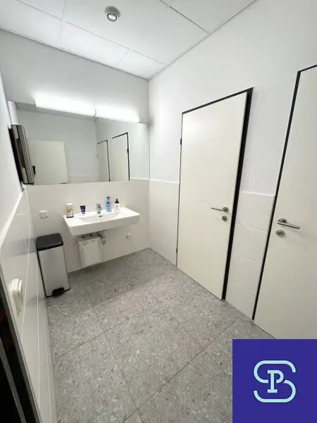 Naschmarkt-Nähe: Renoviertes 167m² Büro mit Garage, Balkon und Lift - 1050 Wien
