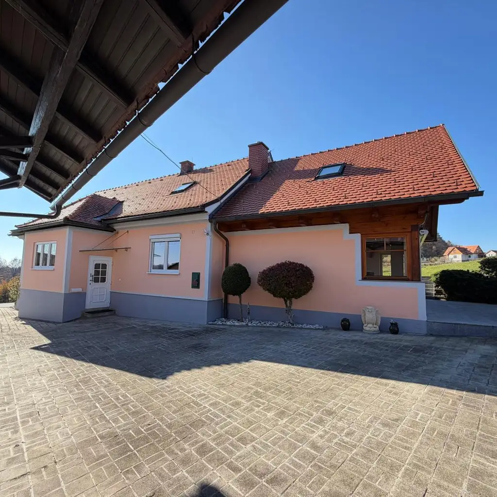 Wohnen in Aussichtslage mitten in der Natur auf  8 Ha. Grund, ehemalige Hofstelle!