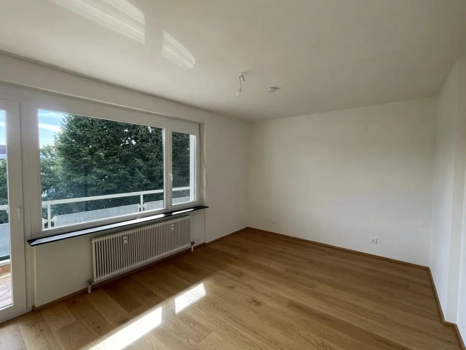 Wohnzimmer mit Zugang Loggia