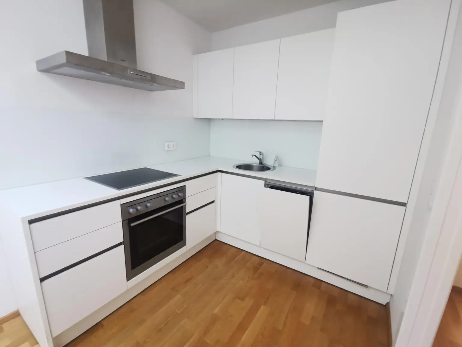 2 Zi.-DG-Maisonette im superschöner Altbau an Single oder Pärchen zu vergeben.