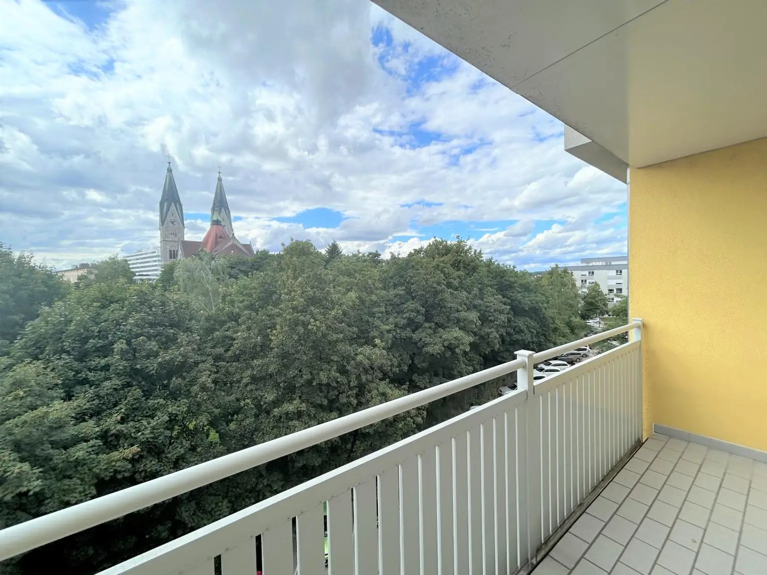 SONNIGE DREIZIMMERWOHNUNG - KLINIKUMNÄHE - Interessant auch für Anleger
