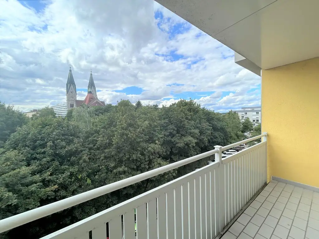 SONNIGE DREIZIMMERWOHNUNG - KLINIKUMNÄHE - Interessant auch für Anleger