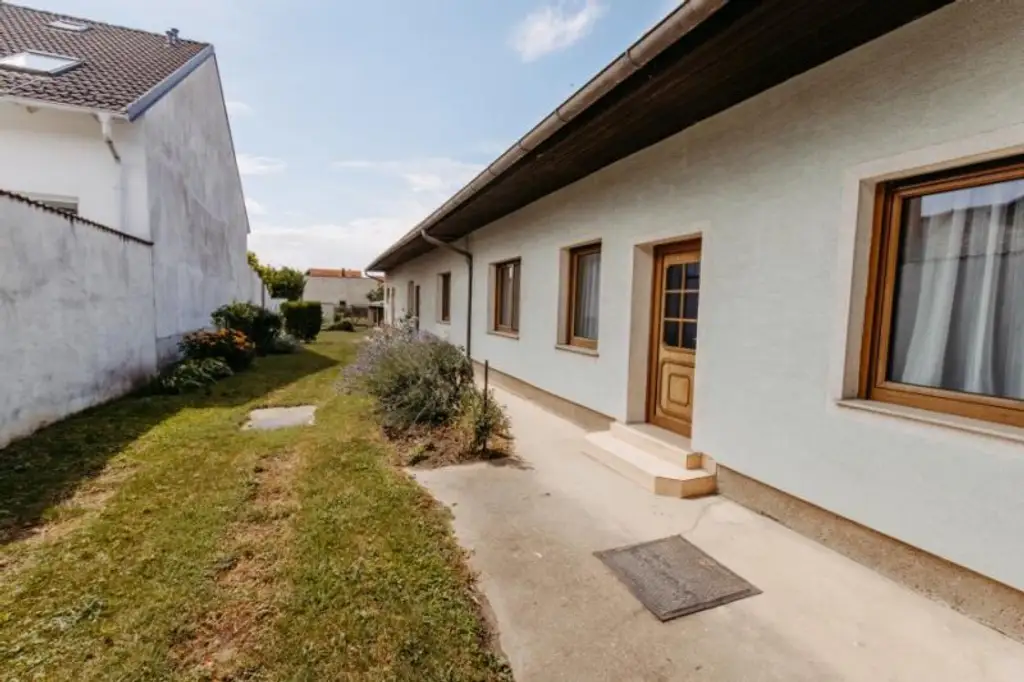 Erleben Sie die  Ausstrahlung. Landhaus in typisch  Weinviertler „L“ Form, bestgepflegt