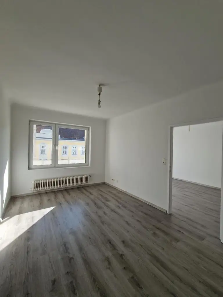 "Helle renovierte 4-Zimmerwohnung mit Balkon nahe dem Türkenschanzpark - WG-tauglich"