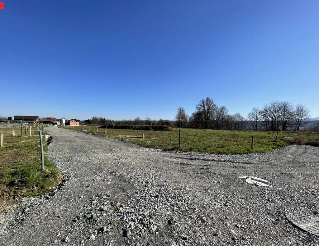 NATUR PUR: vollerschlossenes Grundstück in Aussichtslage