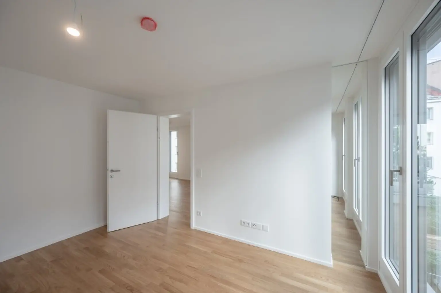 ++MOLLARD 50++ Remarkable 2-room apartment in a prime central location (2/6)