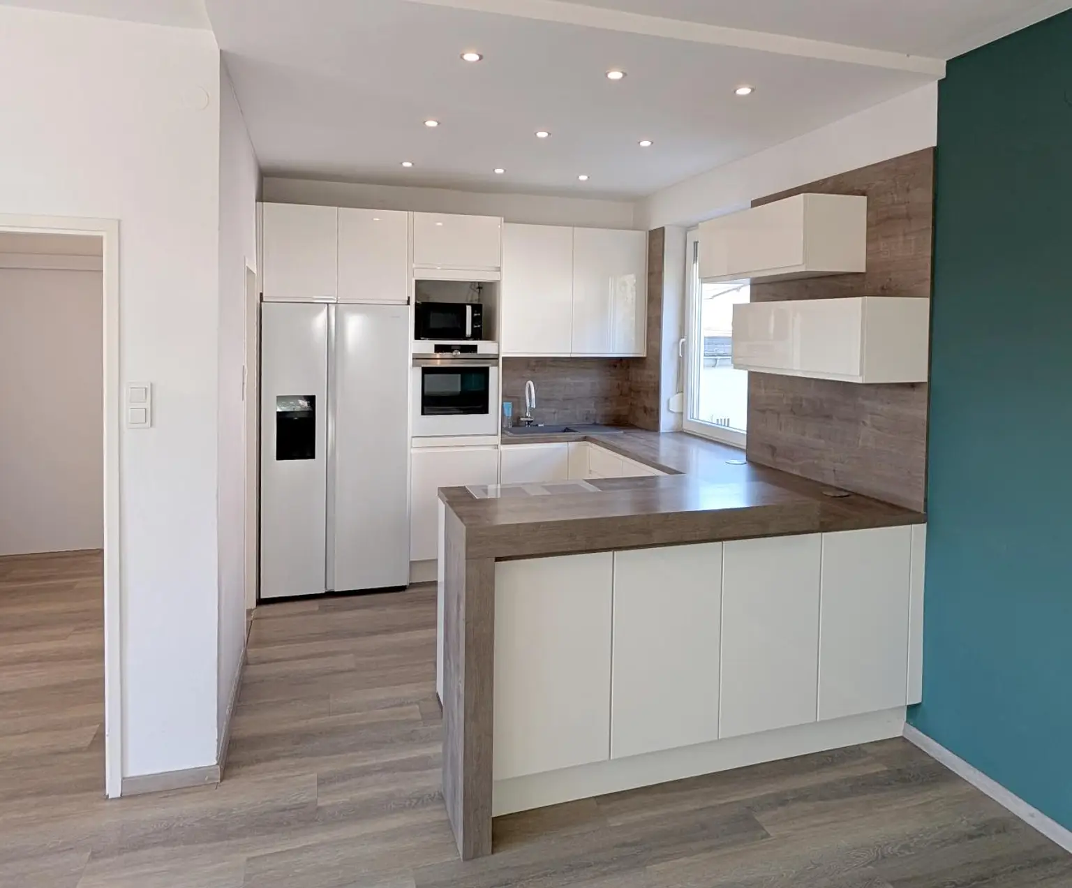 möblierte Küche (ohne Kühlschrank)