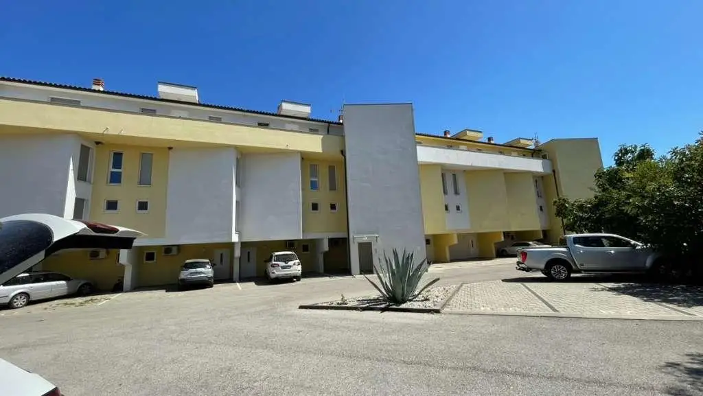 Neubau-Ferienwohnung mit Dachterrasse und Blick zum Meer