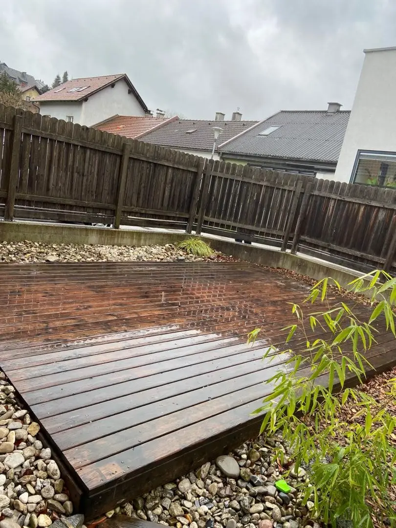 Wohnhaus mit Garten und Terrasse