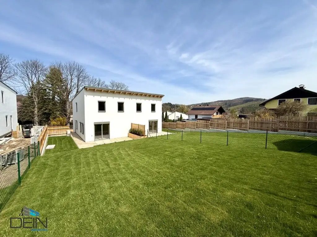 NEU! TRAUMHAFTE 6 ZIMMER DOPPELHAUSHÄLFTE MIT EIGENGARTEN IN TRAUMHAFTER LAGE!