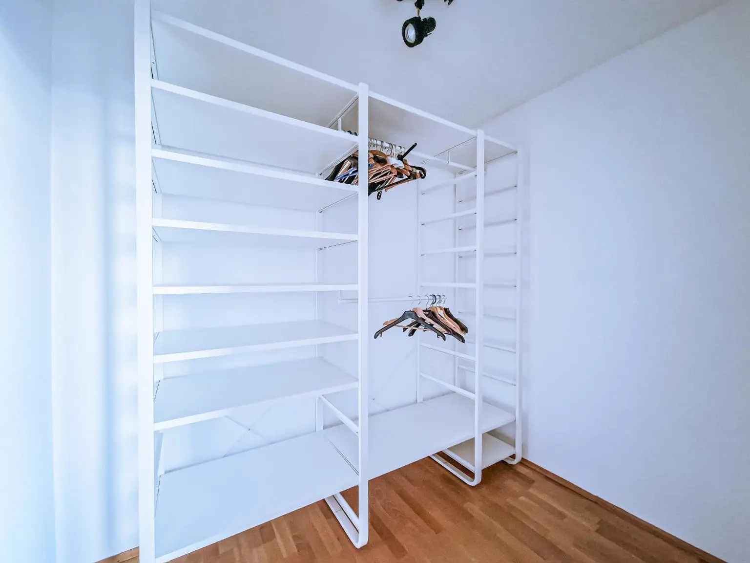 Abstellraum/begehbarer Kleiderschrank