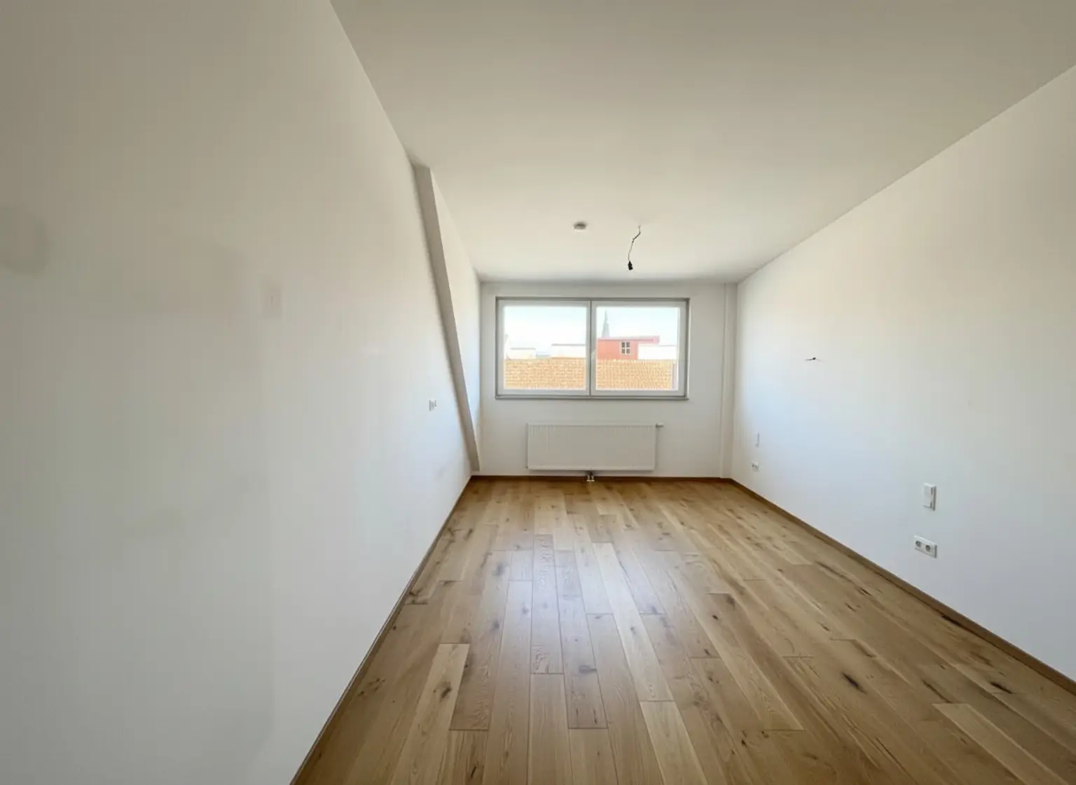 UNBEFRISTET: Attraktive, klimatisierte Dachgeschoss-Wohnung mit Balkonen und Dachterrasse und einmaligem Blick über Dächer Wiens