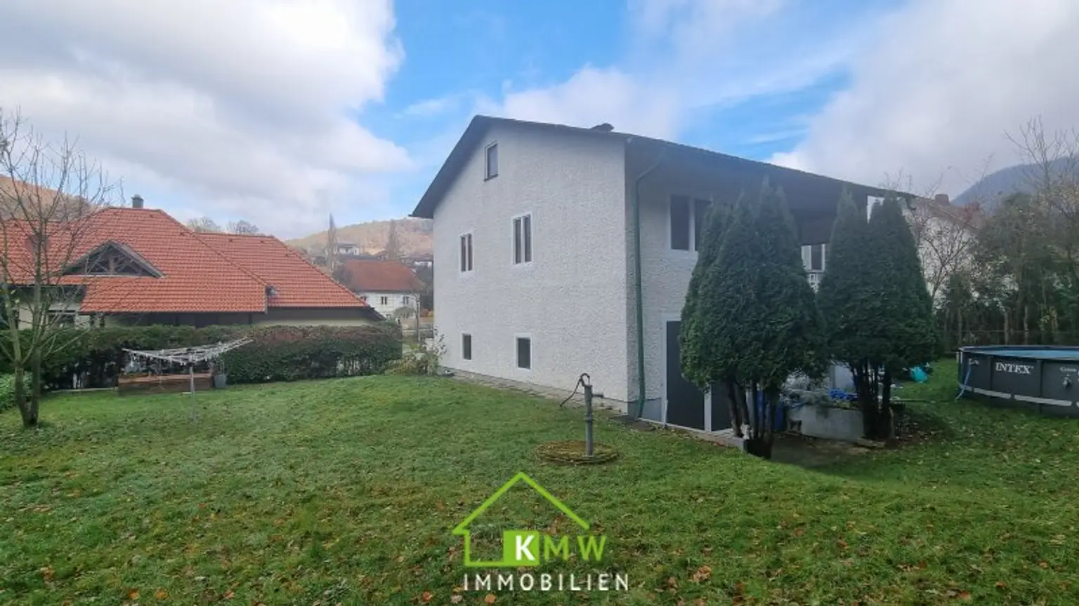 NEU AM MARKT: Wohnhaus am Waldrand