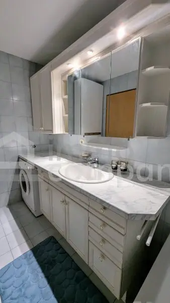 Großzügige 3-Zimmer-Wohnung mit Loggia in zentraler Lage – inkl. Küche und Gemeinschaftsgarten!