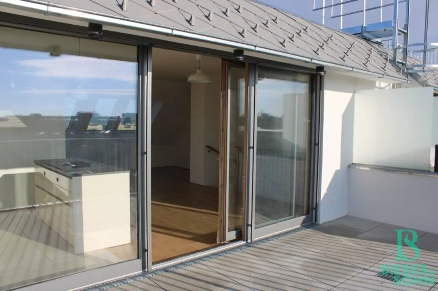 Südbalkon / Ess-/Küchenbereich