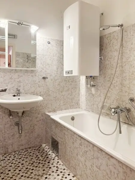Großzügige 2 Zimmer-Loggia Wohnung - ruhig und gleichzeitig zentrumsnah - komplett möbliert
