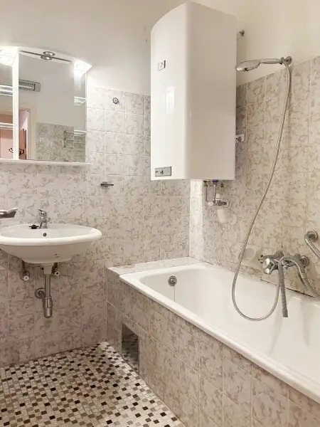 Großzügige 2 Zimmer-Loggia Wohnung - ruhig und gleichzeitig zentrumsnah - komplett möbliert