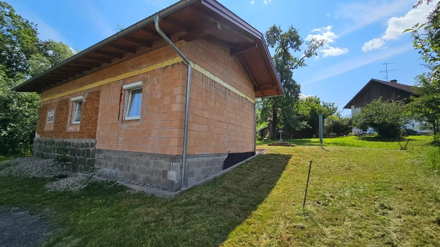 Innviertel-Highlight! Schöner neuwertiger Bungalow mit gr. Garage und schönem Garten in Eggerding nahe Andorf und Schärding zu verkaufen!