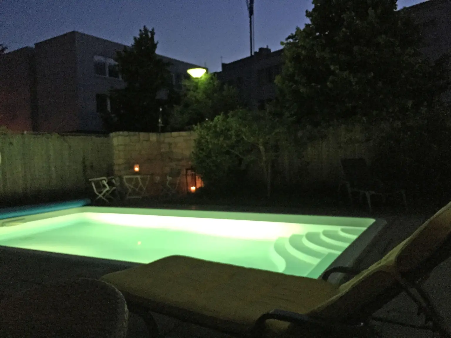 Pool bei Nacht