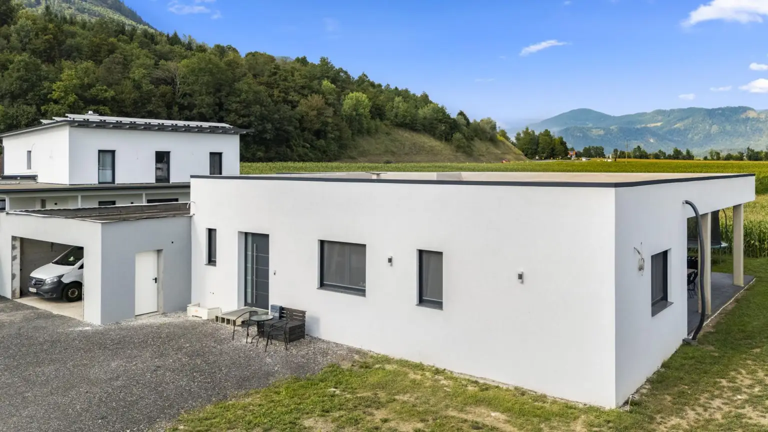 Modernes Wohnen auf einer Ebene: Ihr Traum-Bungalow mit Weitblick