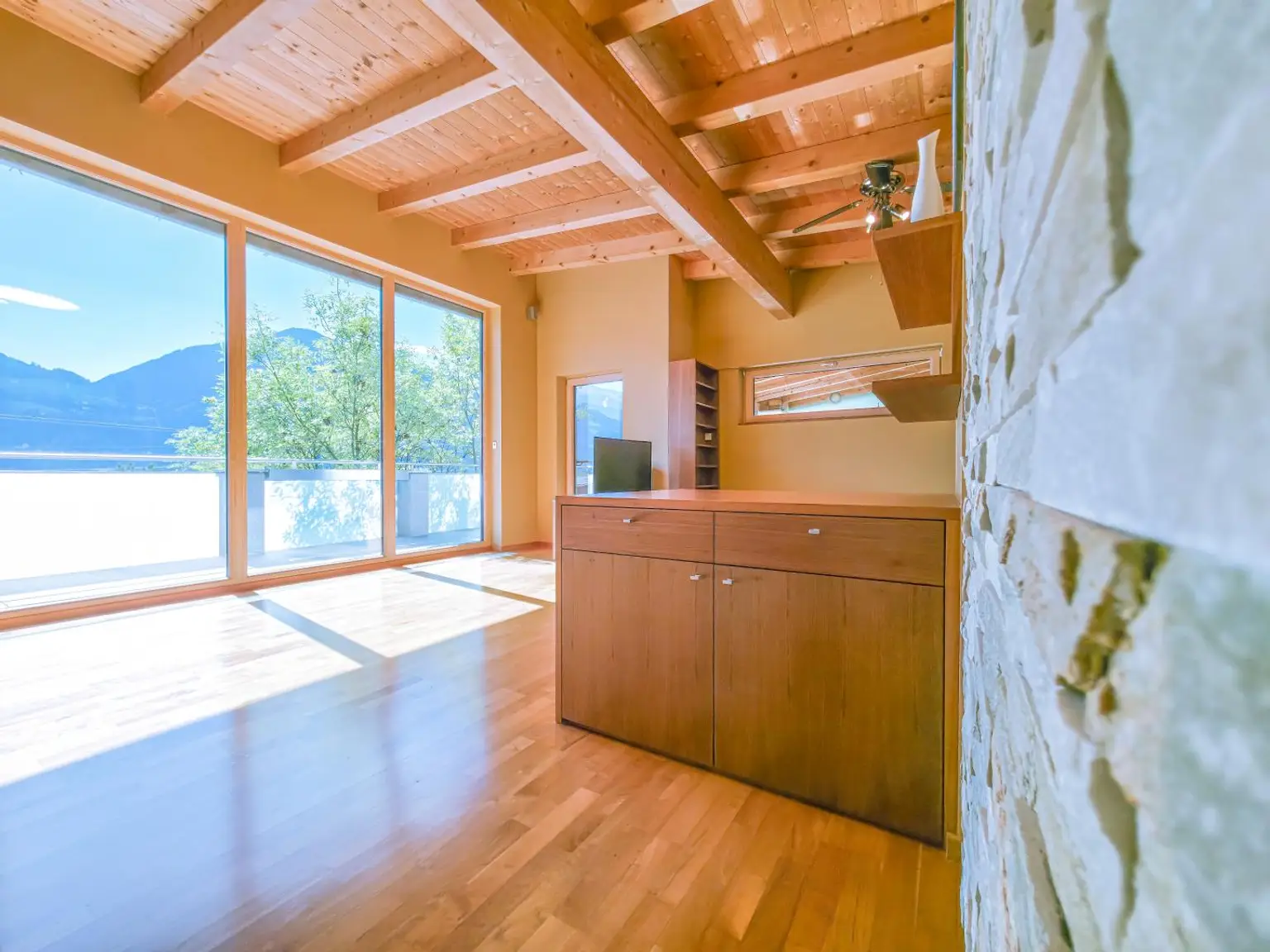 Charmante Doppelhaushälfte in Fritzens mit großzügigen Außenbereichen und gemütlichem Freisitz!