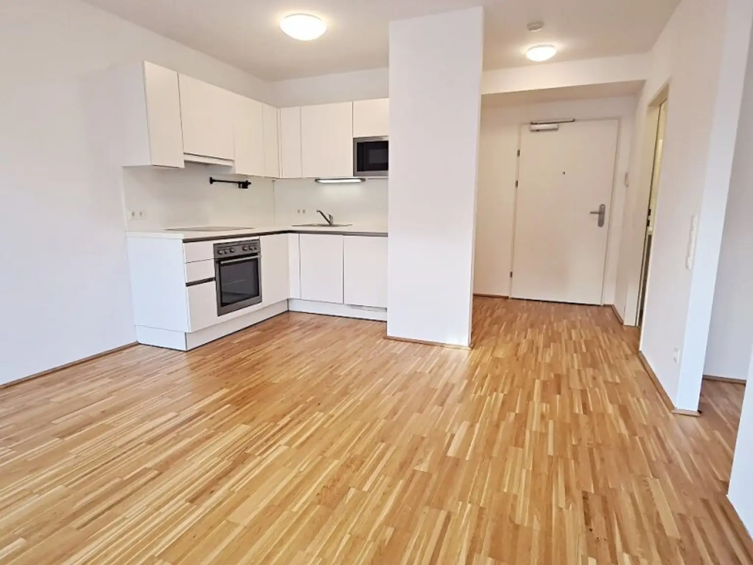 AM SPITZ-NÄHE, gepflegte 36 m2 Neubau mit 4 m2 Balkon, 2 Zimmer, Komplettküche, Wannenbad, Parketten, Garagenplatz möglich, Leopold-Ferstl-Gasse