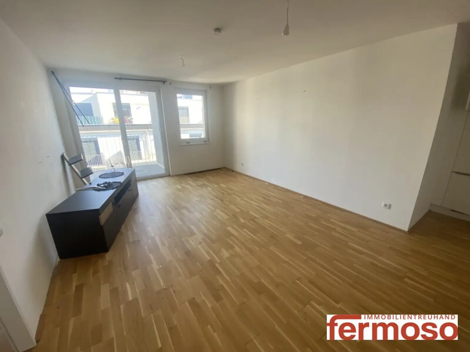 Helle 2-Zimmer Wohnung in einem Neubaukomplex