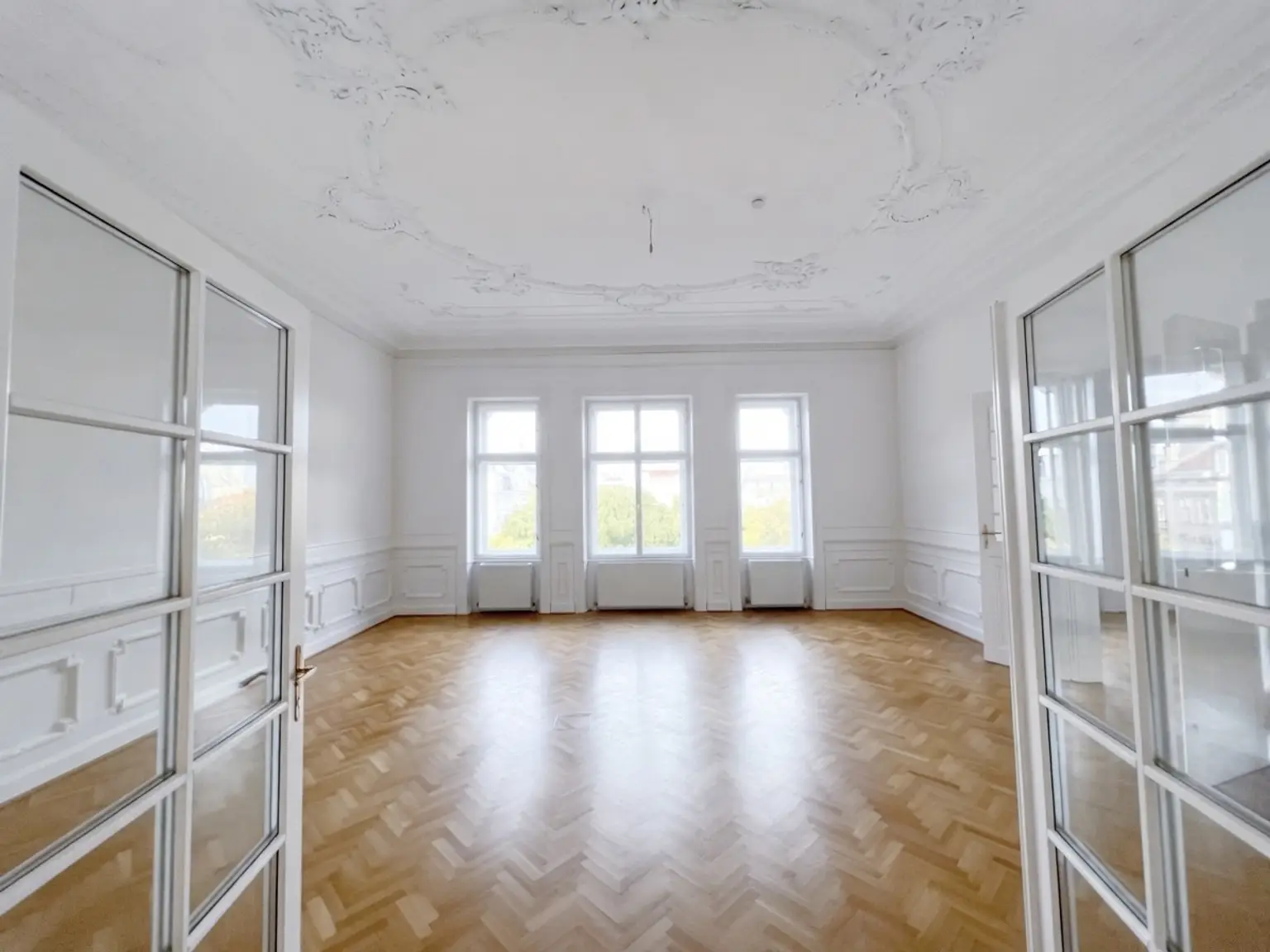 UNBEFRISTET: Prachtvolle Altbauwohnung der absoluten Königsklasse beim Schottentor
