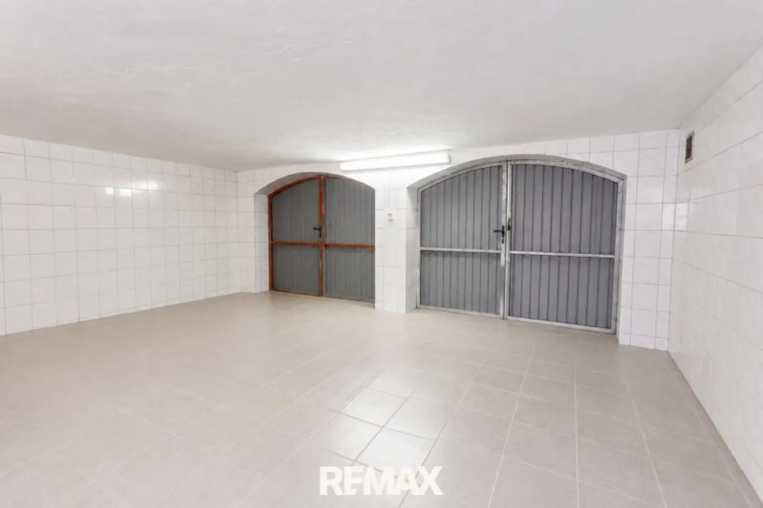 Garage_ KI generiert