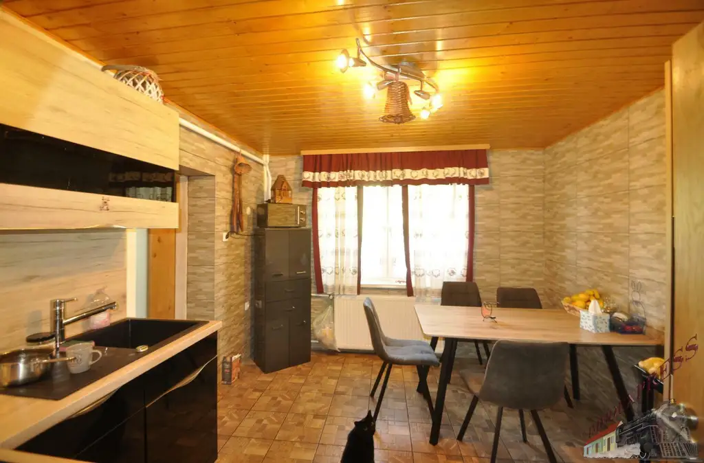 2-Parteien-Haus mit 2 Wohnungen zu je 112 qm und 67 qm in Rotheau