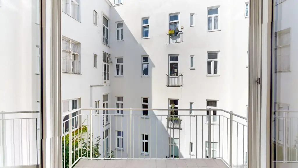 Vorsorgehit in bester Lage – 1-Zimmer-Wohnung mit Balkon im 8. Bezirk