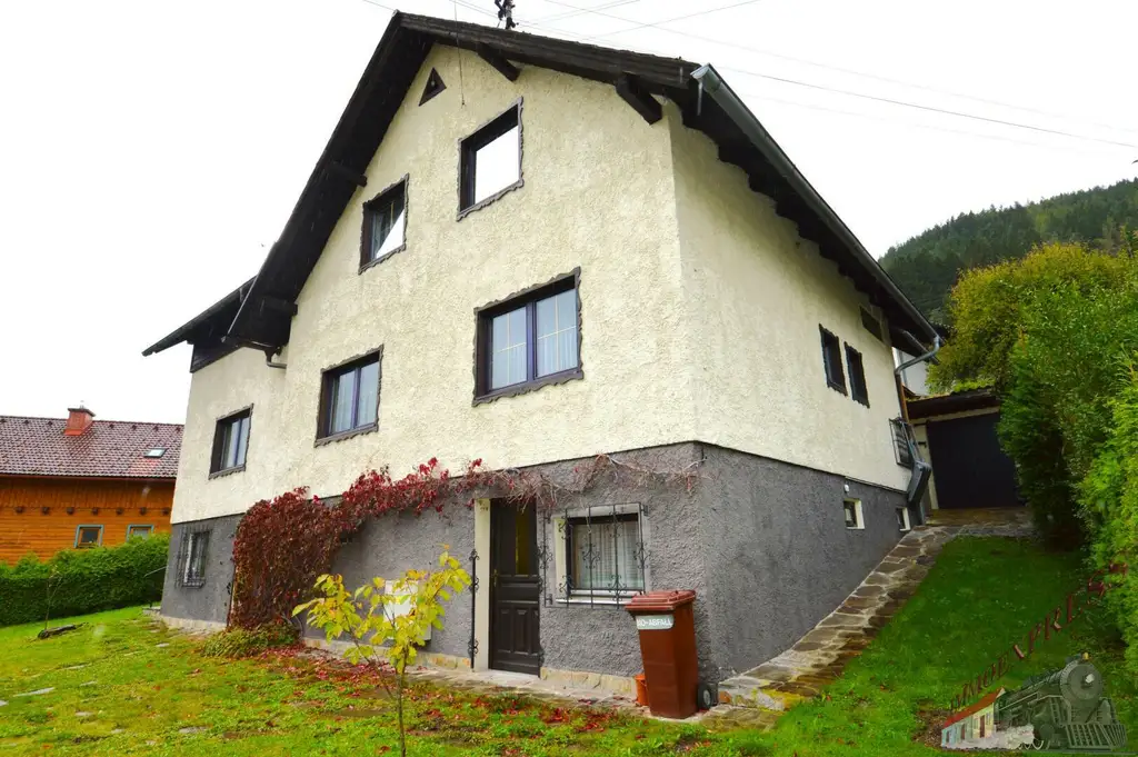 Ein-/ Zweifamilienhaus in ruhiger Aussichtslage