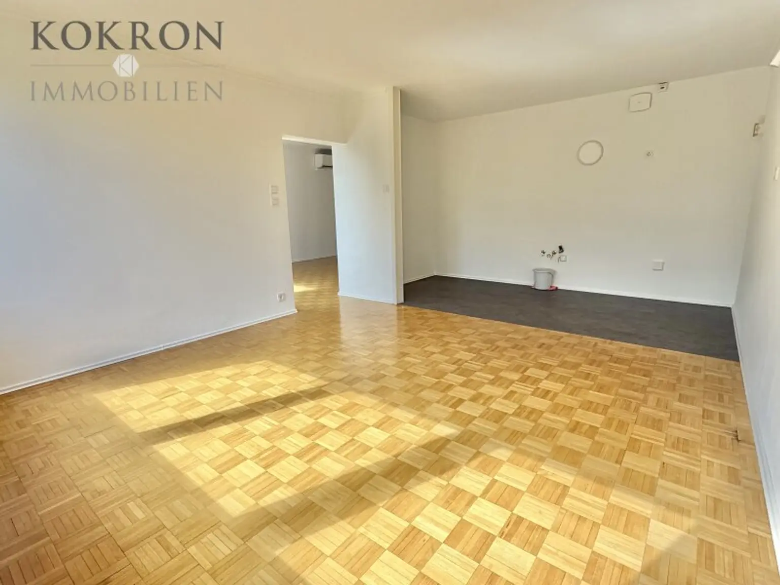Esszimmer mit Küchenbereich