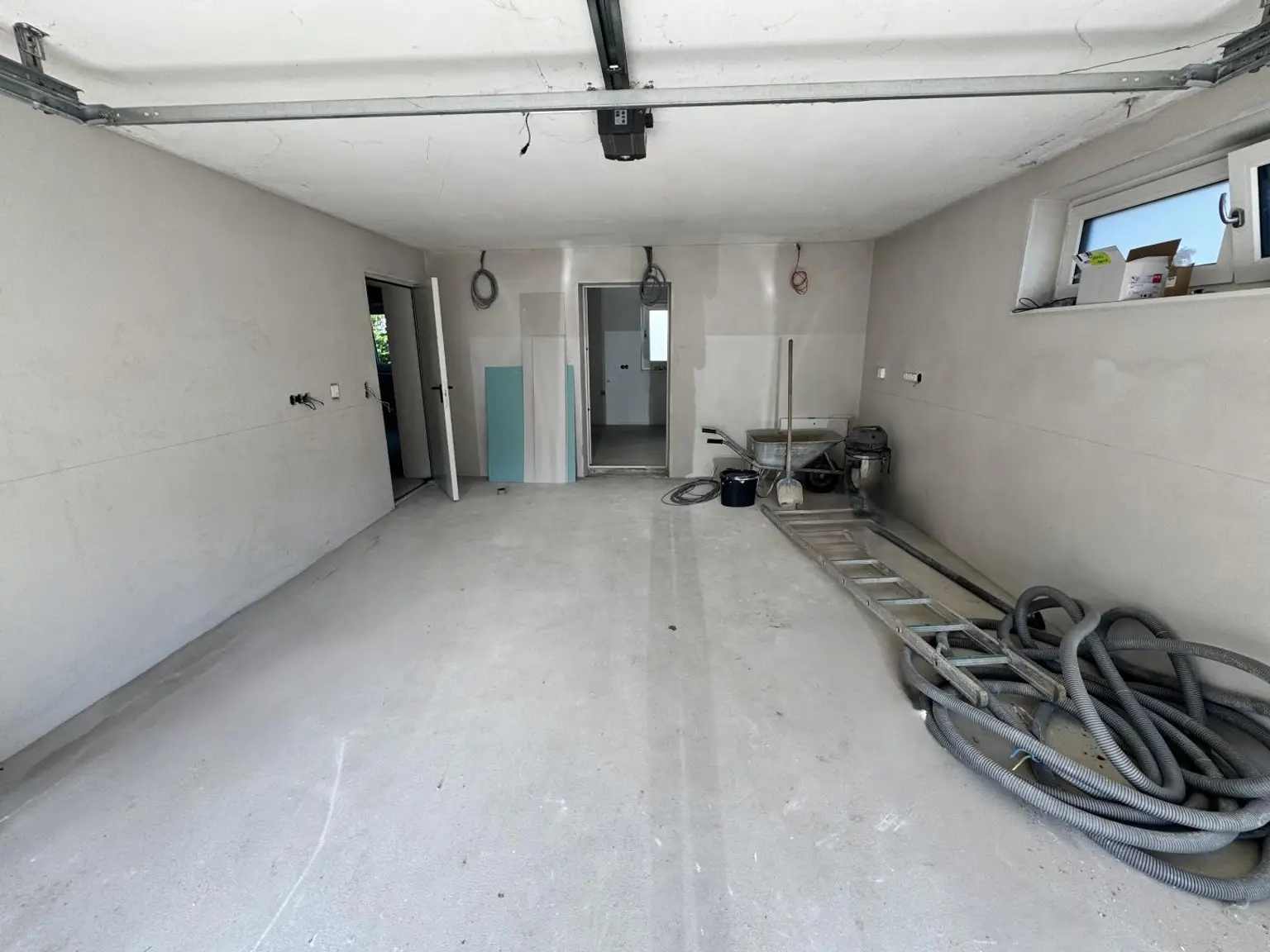 Renoviert, belagsfertig & bereit für Ihre Ideen! Einfamilienhaus mit Garten, Sonnenterrasse und Doppelgarage in Timelkam - BIETERVERFAHREN