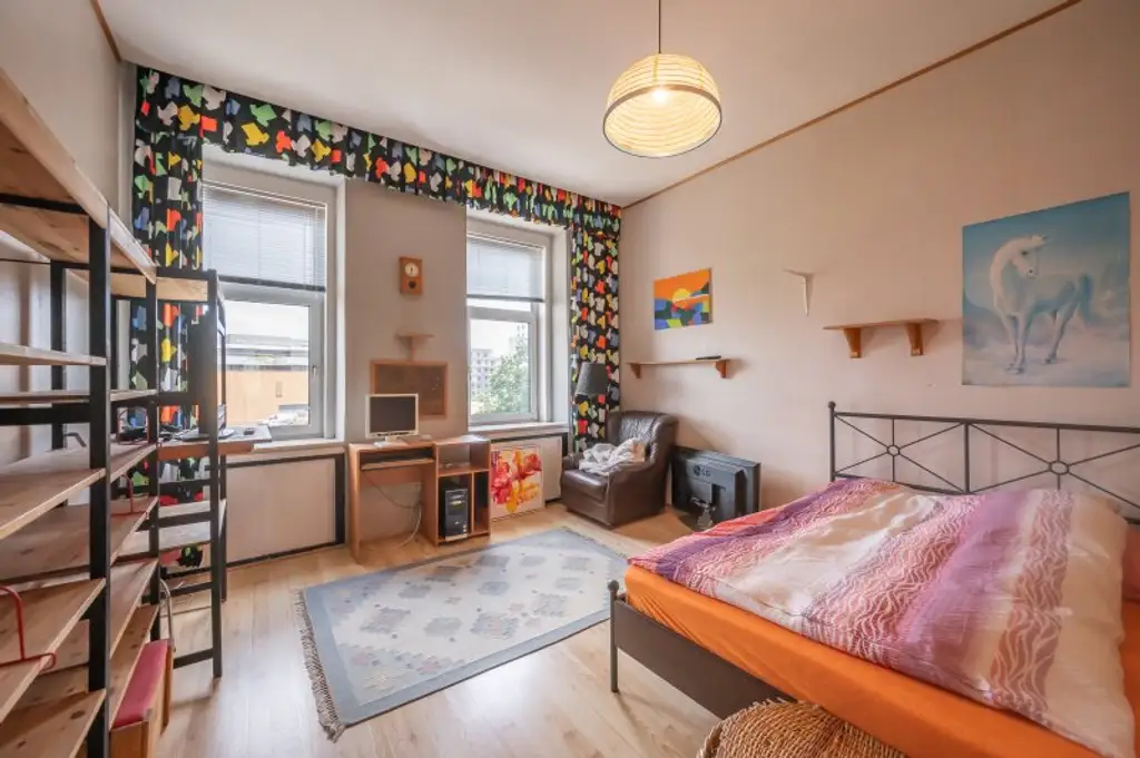 ++NEU++ Sanierungsbedürftige 3-Zimmer Altbauwohnung in guter Lage!!