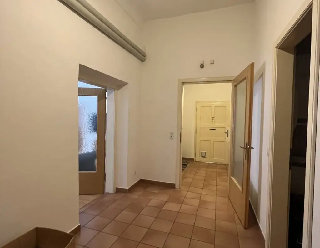 WG-geeignet - Absolute Innenstadtlage! Traumhaft schöne 4-Zimmer-Wohnung mit separaten Küche m Herzen von Graz nahe dem Grazer Hauptplatz und Schloßberg - Provisionsfrei