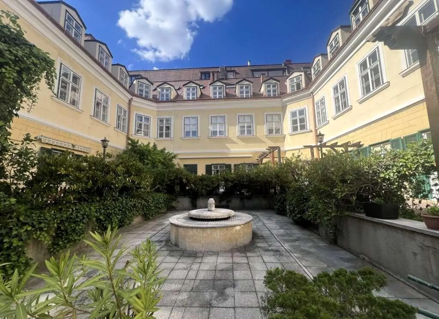 4 ZIM.WHG MIT BLICK IN RUHIGEN INNENHOF/LIFT/TIEFGARAGE