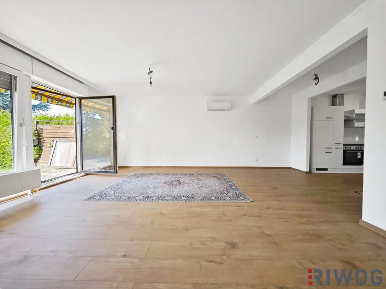 Sonniger Bungalow mit südseitigem Garten inkl. Fernsicht & Pool | neue Einbauküche | Klima | voll unterkellert