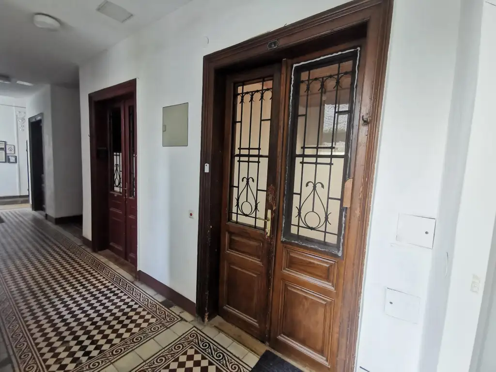 1 Zimmer, renovieren / sanieren in Ruhelage. Zweites Zimmer vorhanden.