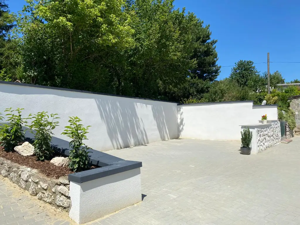Hübsches Landhaus mit wunderbarem Garten zu vermieten!