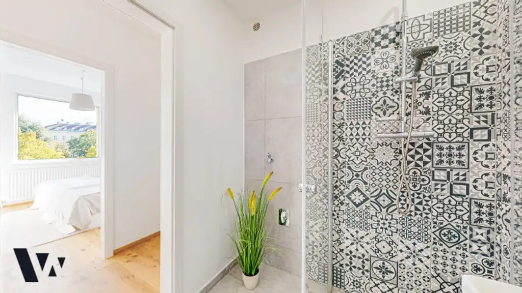 PARKBLICK AM HUNDSTURM | NEU RENOVIERTE 3-ZIMMERWOHNUNG MIT PARKPLATZ