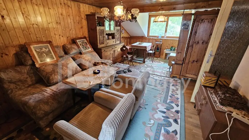 Renovierungsbedürftiges Haus mit idyllischen, großen Garten in Sommerein zu verkaufen!