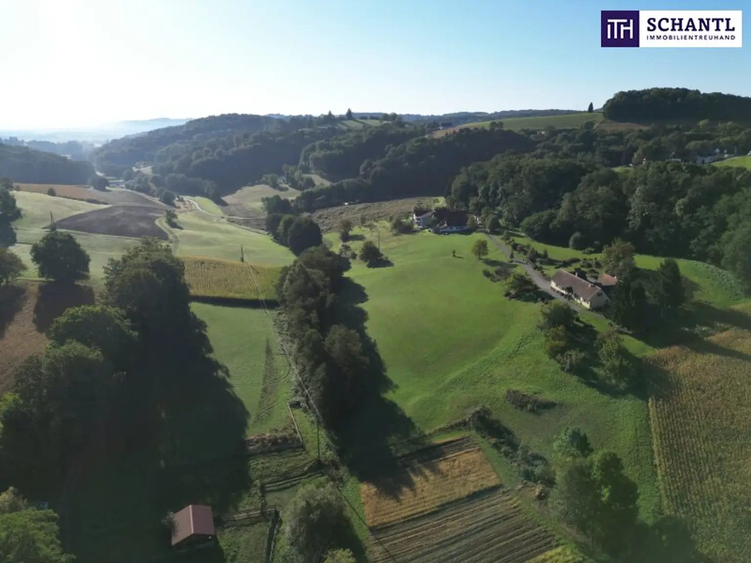 SENSATIONELLES JUWEL! Exklusiver Vierkanthof im Thermenland Steiermark – Wohnen, Reiten & Leben mit Pool und Natur!